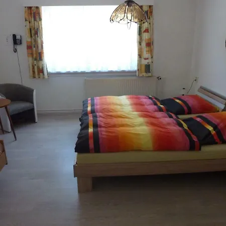 Schoene, Gemuetliche * Katzhutte