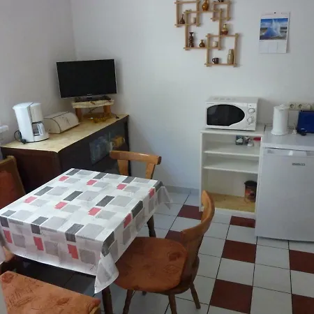 Schoene, Gemuetliche * Katzhutte