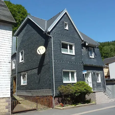 Schoene, Gemuetliche Katzhutte