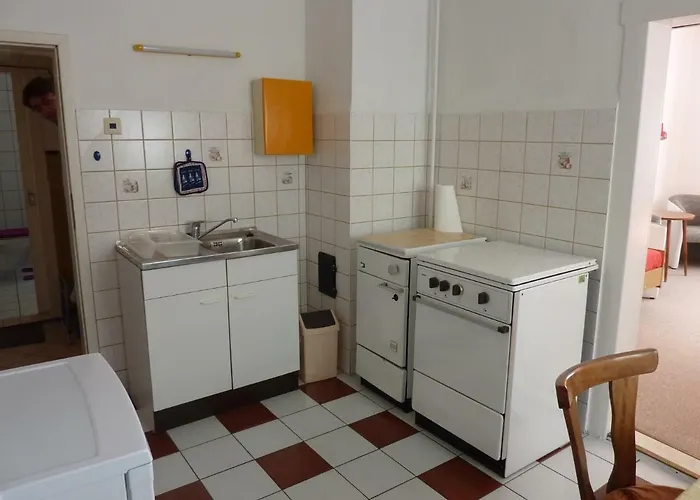 Schoene, Gemuetliche * Katzhutte