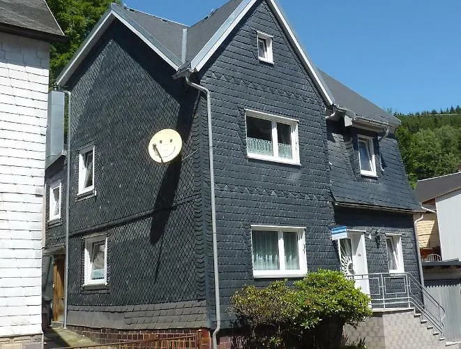 Schoene, Gemuetliche Katzhutte